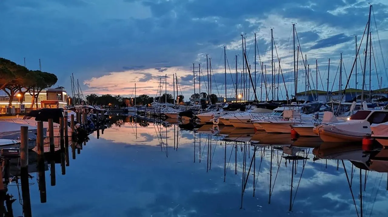 Luminous Flat With Terrace 250M From The Sea Διαμέρισμα Porto Santa Margherita di Caorle 0*,  Ιταλία
